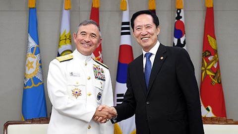 South Korean Defense Minister Song Yongwu meets with visiting commander of US Pacific Command.